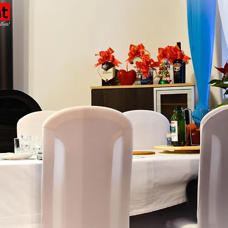 Nora And Restaurant Inn Zamardi