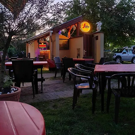 Nora And Restaurant *