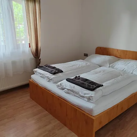Nora And Restaurant Inn Zamardi